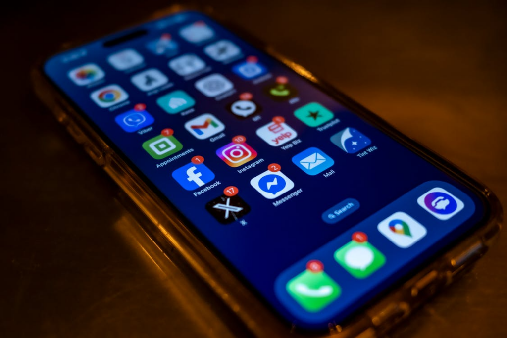 how push notifications shape importance through constant alerts on smartphone